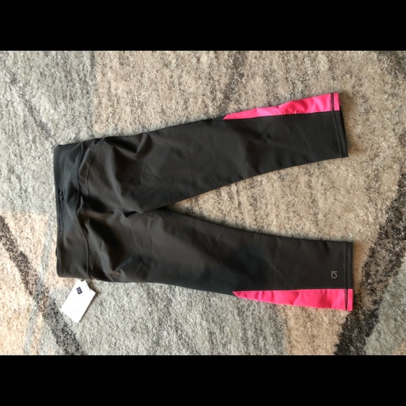 New with tag Gap FIT Capri workout pants sz S - Picture 2 of 2